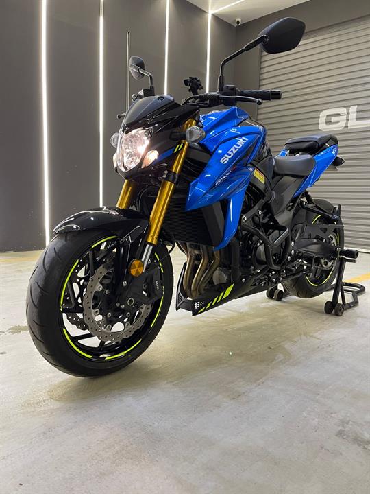 الدراجة العنيفة | suzuki 750 2022